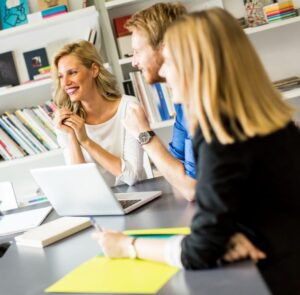 Directie en management overlegt over kwaliteit van het onderwijs, kwaliteitszorg en de organisatieontwikkeling na de audit.