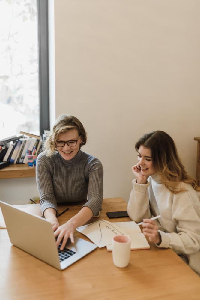 Intern begeleider en leerkracht werken samen aan sterk OPP.